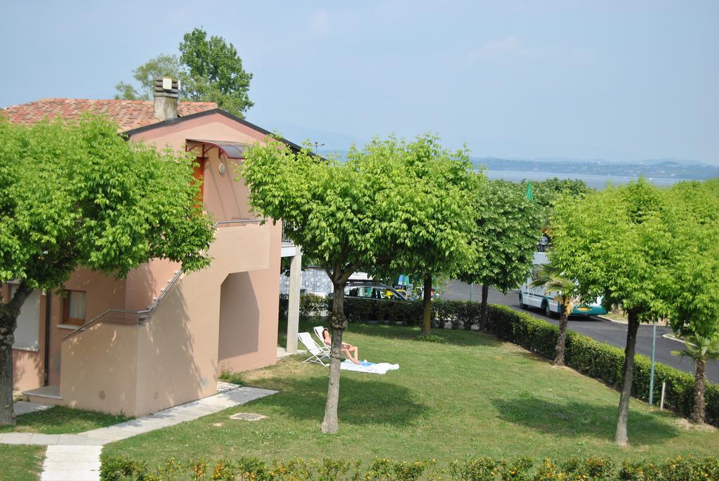 Residence Villaggio Tiglio Sirmione Exteriör bild