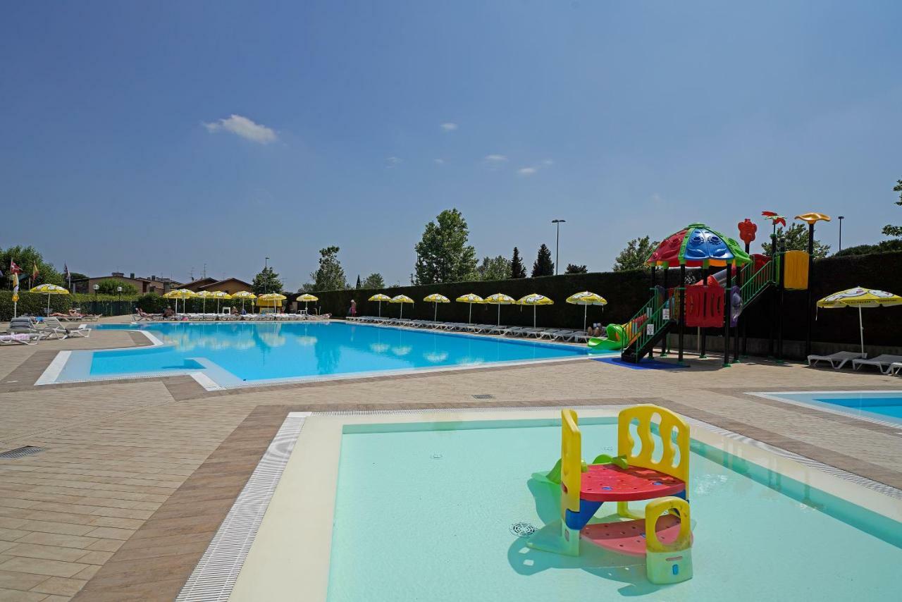 Residence Villaggio Tiglio Sirmione Exteriör bild